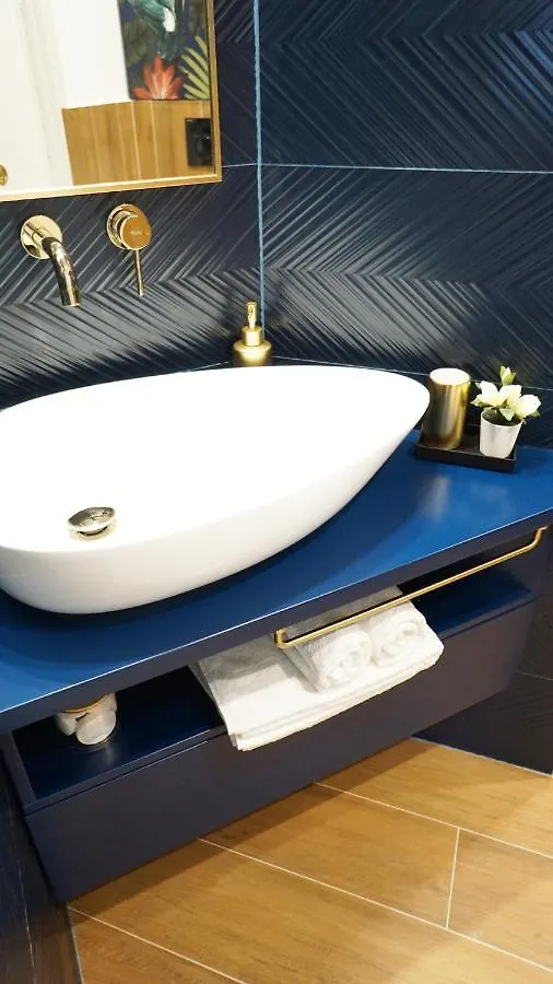 Blue Sunnyside Studio - Central Location Bucharest Apartment