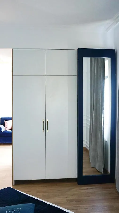 Blue Sunnyside Studio - Central Location Bucharest Apartment