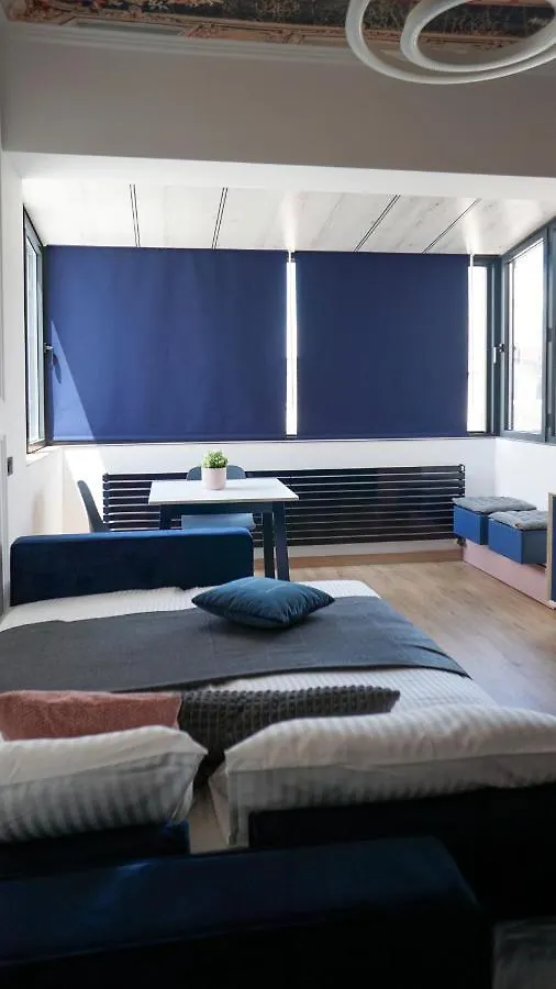 Blue Sunnyside Studio - Central Location Bucharest Apartment